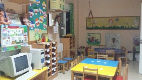 Une salle de classe avec son coin ordinateur